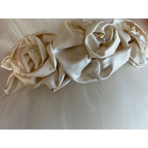 Vintage 1970\'s Bridal Head Dress Veil With Three Satin Roses Rhinestones main image 10